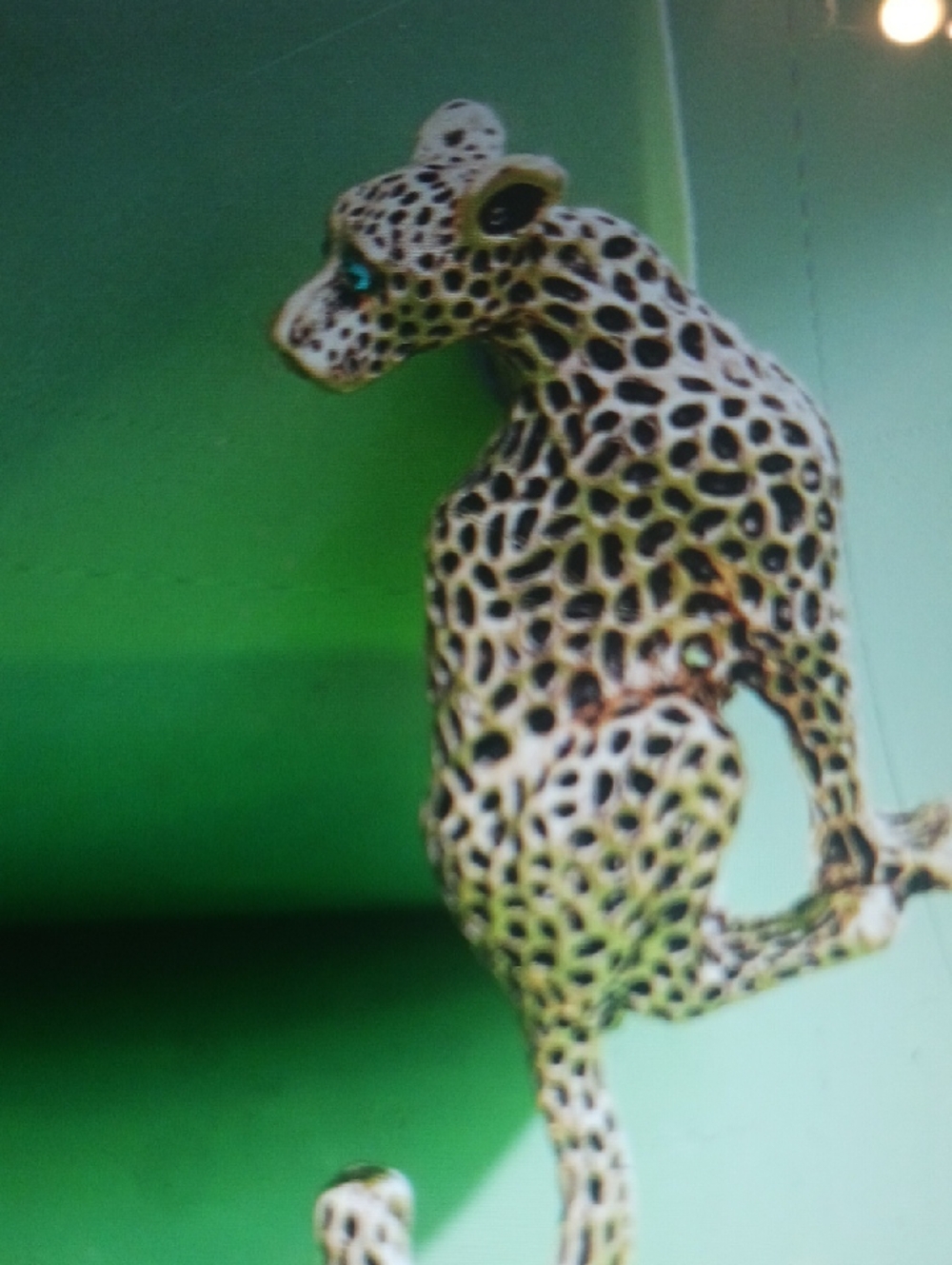 Spotted Gecko Climbing Ornament - Beige and Brown Reptile Decor